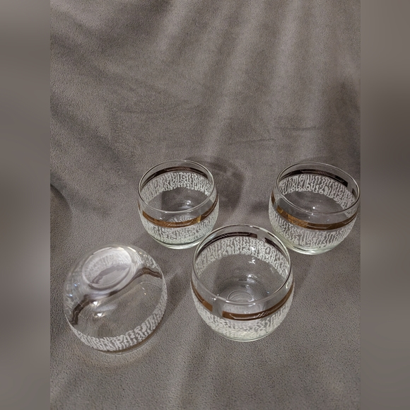 Set Of 4 Vintage Roly Poly Glasses With Raised Glass Texture and Gold Trim - Picture 6 of 7